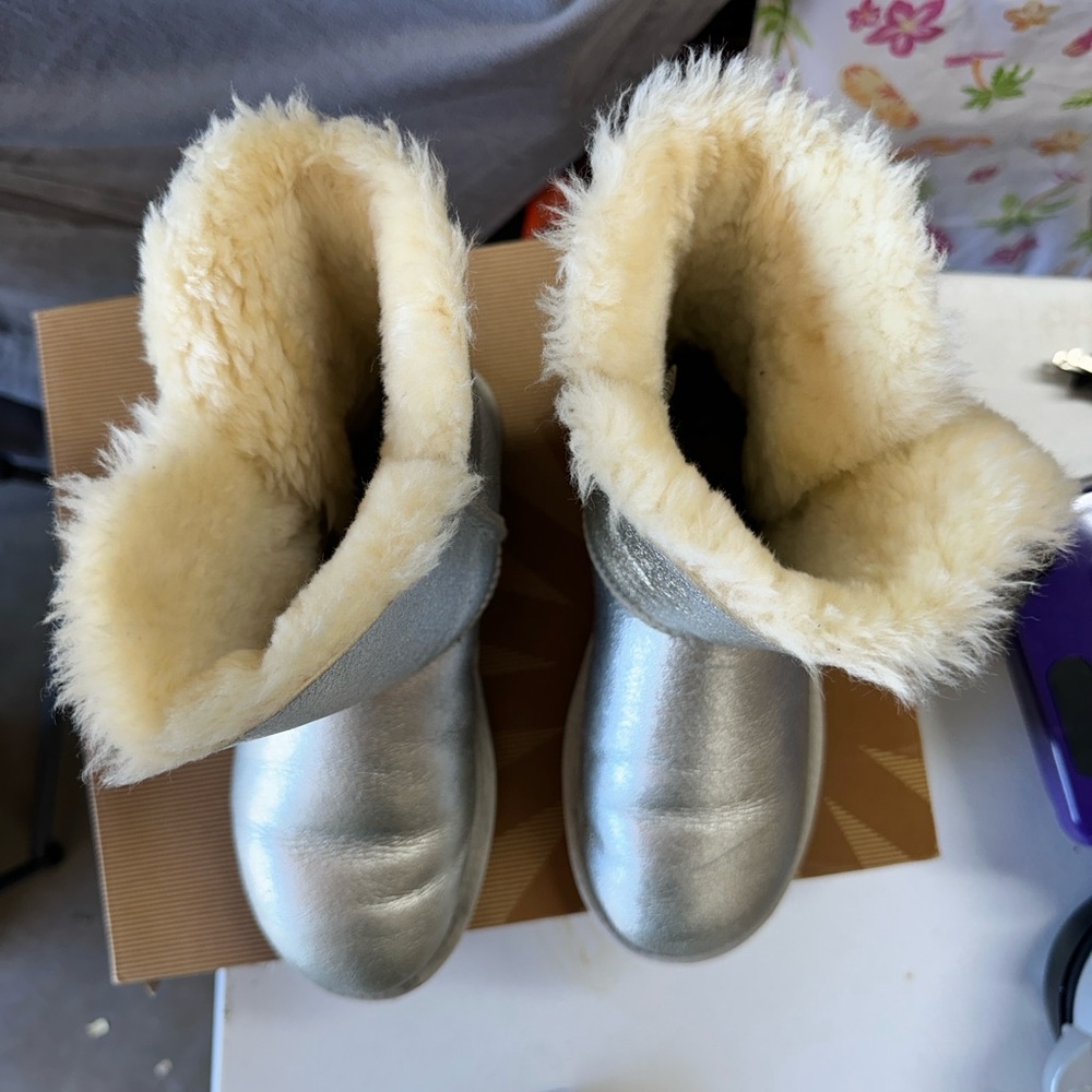 Ugg Bailey Button Silver Metallic Boots Size 6 - image 5